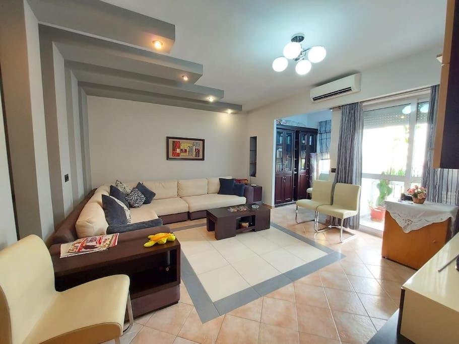Cozy 1-bedroom Near The Center Of Tirana. Apartamento *